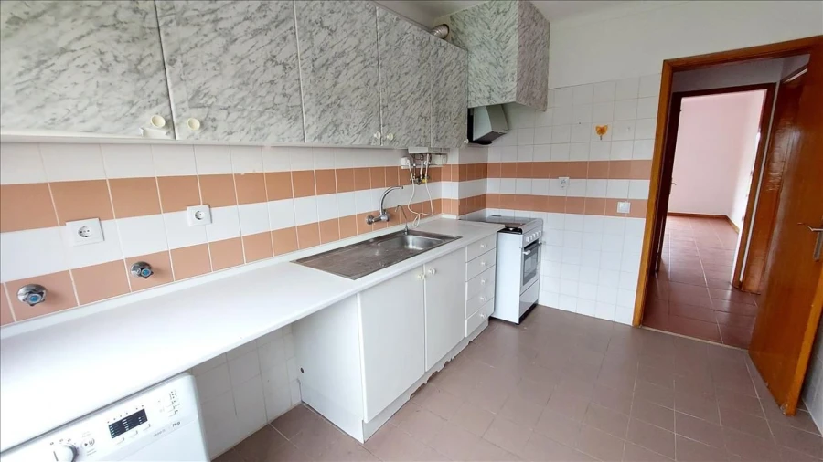 Apartamento T2 para Venda em Agualva e Mira-Sintra Foto 4
