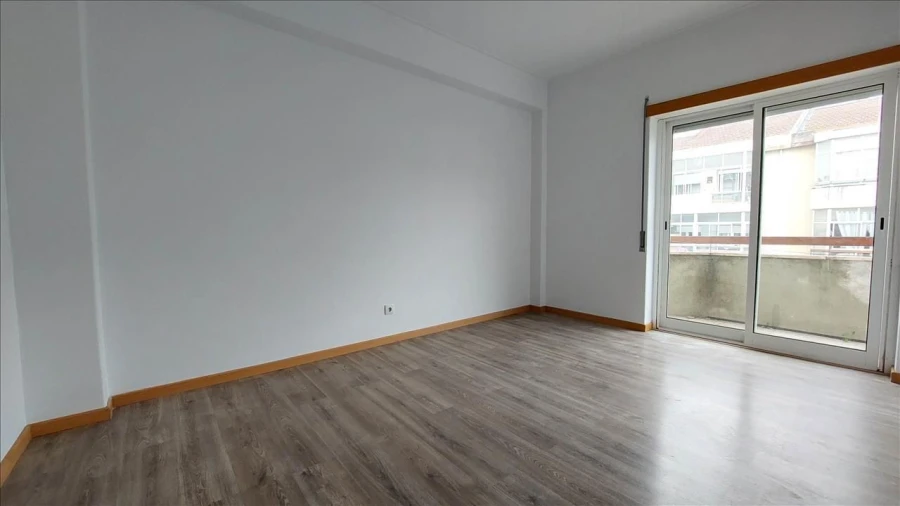 Apartamento T3 para Venda em Agualva e Mira-Sintra Foto 10