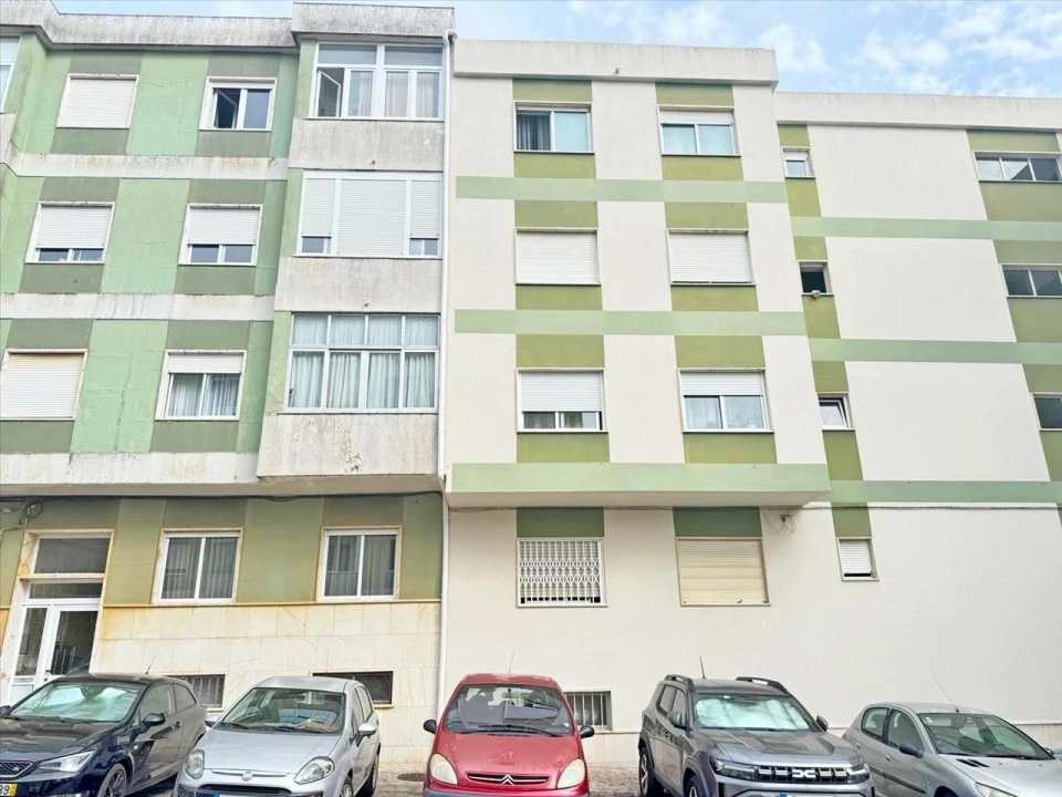 Apartamento T2 para Venda em Agualva e Mira-Sintra Foto 1