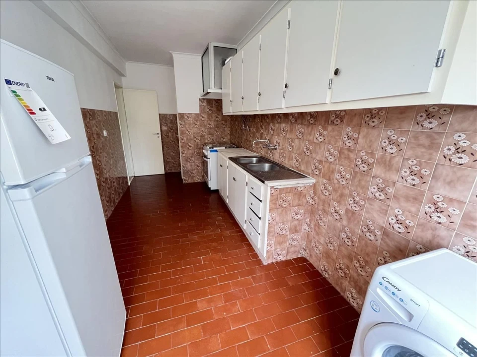 Apartamento T2 para Venda em Agualva e Mira-Sintra Foto 4