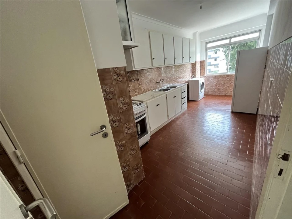Apartamento T2 para Venda em Agualva e Mira-Sintra Foto 5