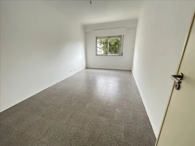 Apartamento T2 para Venda em Agualva e Mira-Sintra Foto 6
