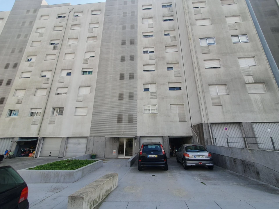 Apartamento T3 para Venda em Vilar de Andorinho Foto 1