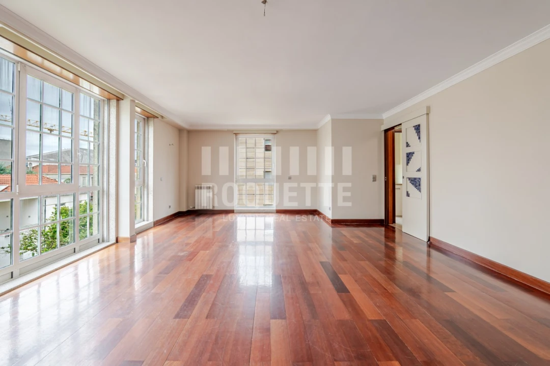 Apartamento T5 para Venda em Cedofeita, Santo Ildefonso, Sé, Miragaia, São Nicolau e Vitória Foto 2