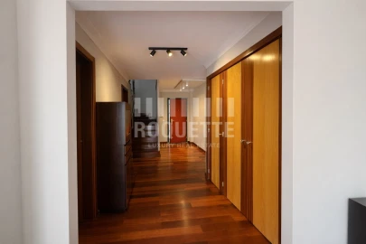 Apartamento T5 para Venda em Cedofeita, Santo Ildefonso, Sé, Miragaia, São Nicolau e Vitória