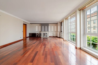 Apartamento T5 para Venda em Cedofeita, Santo Ildefonso, Sé, Miragaia, São Nicolau e Vitória