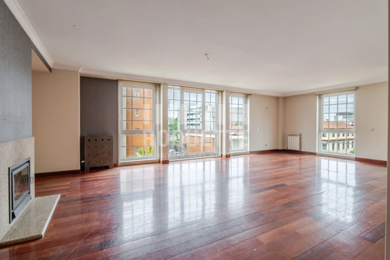Apartamento T5 para Venda em Cedofeita, Santo Ildefonso, Sé, Miragaia, São Nicolau e Vitória Foto 3