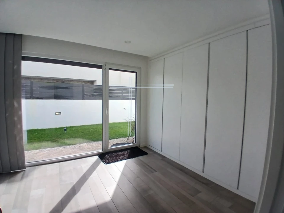 Moradia T4 para Venda em Charneca de Caparica e Sobreda Foto 16