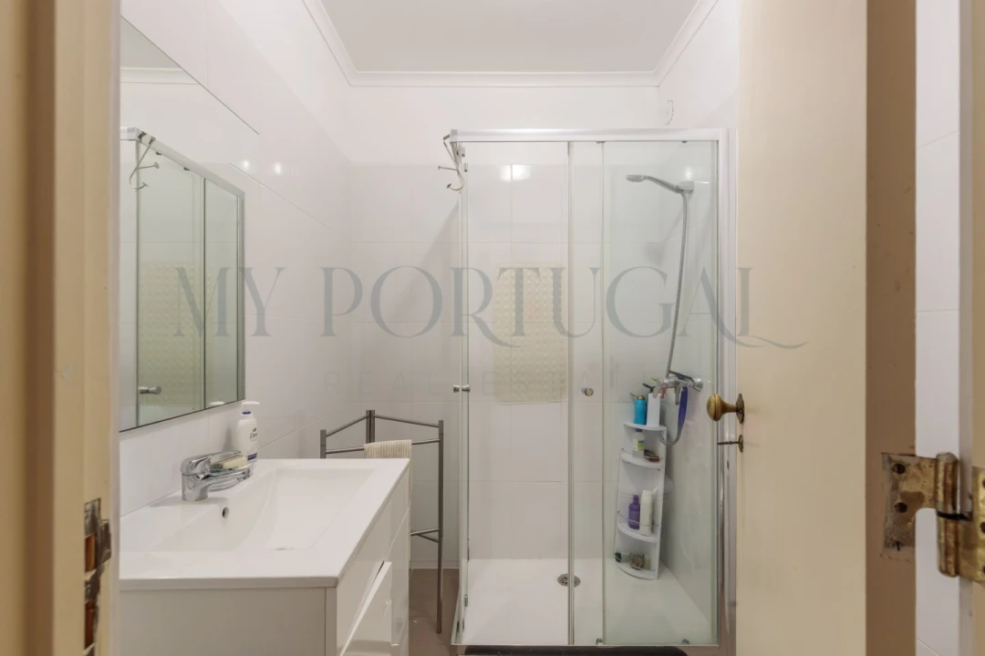 Apartamento T1 para Venda em Carcavelos e Parede Foto 10