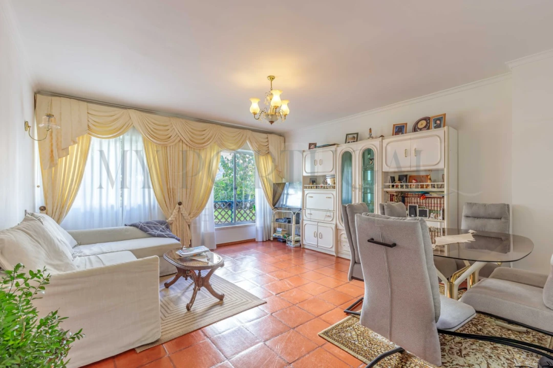 Apartamento T1 para Venda em Carcavelos e Parede Foto 3