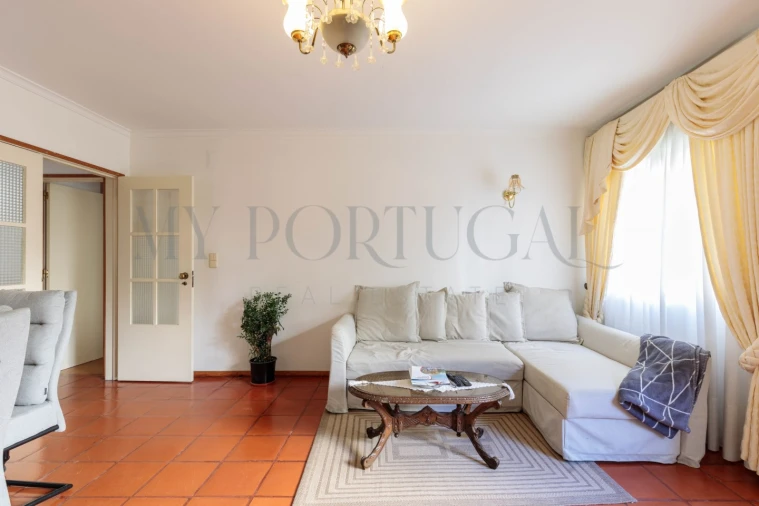 Apartamento T1 para Venda em Carcavelos e Parede Foto 4
