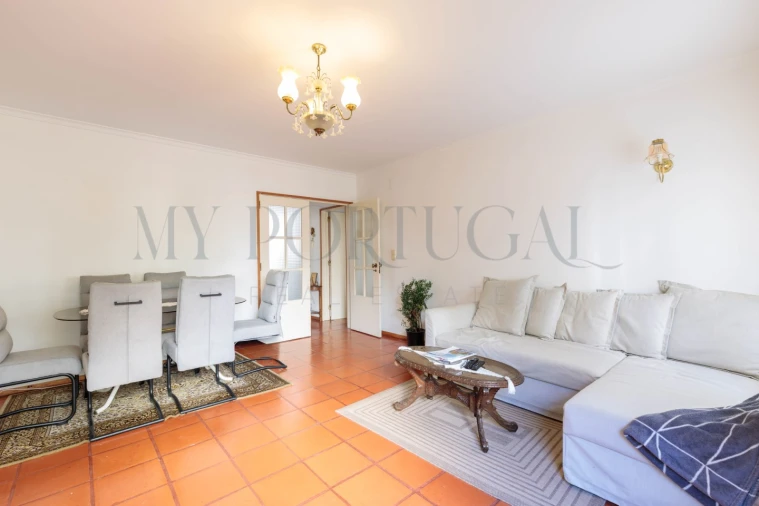 Apartamento T1 para Venda em Carcavelos e Parede Foto 1