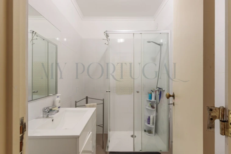 Apartamento T1 para Venda em Carcavelos e Parede Foto 10