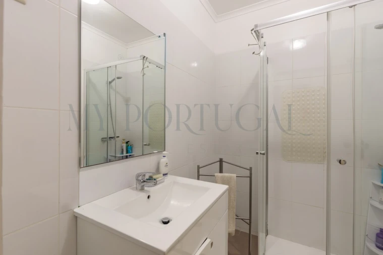 Apartamento T1 para Venda em Carcavelos e Parede Foto 11