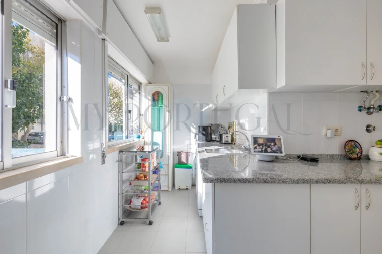 Apartamento T1 para Venda em Carcavelos e Parede Foto 12