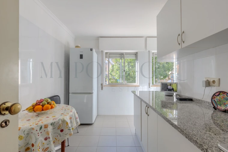 Apartamento T1 para Venda em Carcavelos e Parede Foto 13