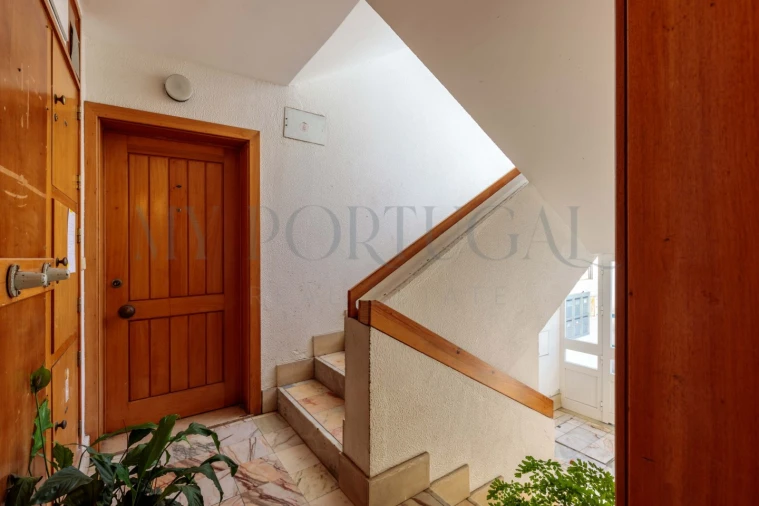 Apartamento T1 para Venda em Carcavelos e Parede Foto 16