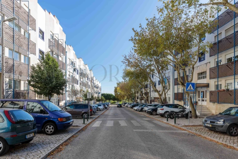 Apartamento T1 para Venda em Carcavelos e Parede Foto 18