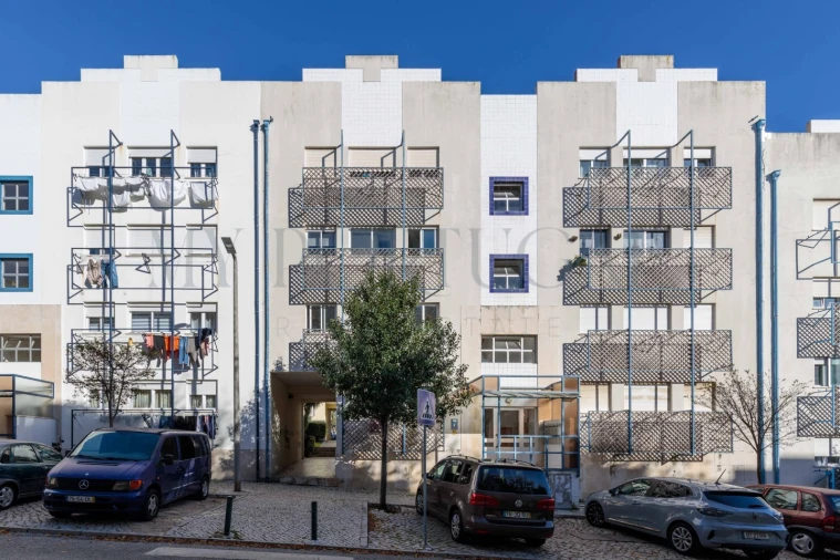 Apartamento T1 para Venda em Carcavelos e Parede Foto 19