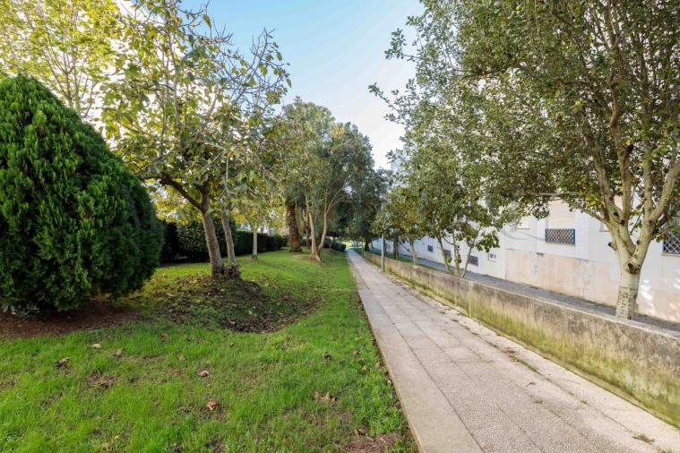 Apartamento T1 para Venda em Carcavelos e Parede Foto 20