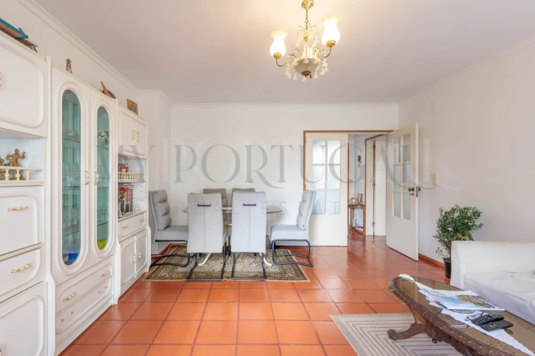 Apartamento T1 para Venda em Carcavelos e Parede Foto 8