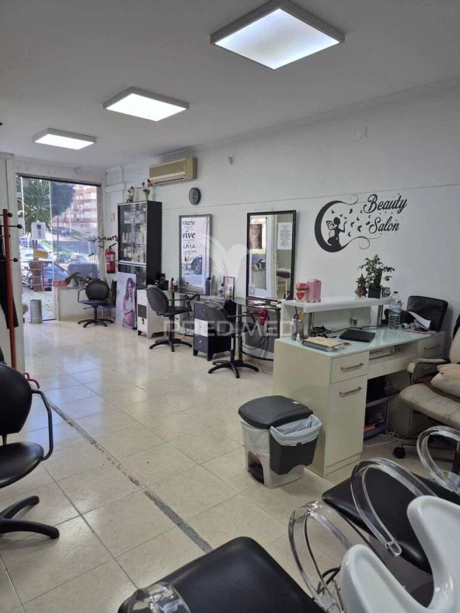 Loja para Venda em Massamá e Monte Abraão