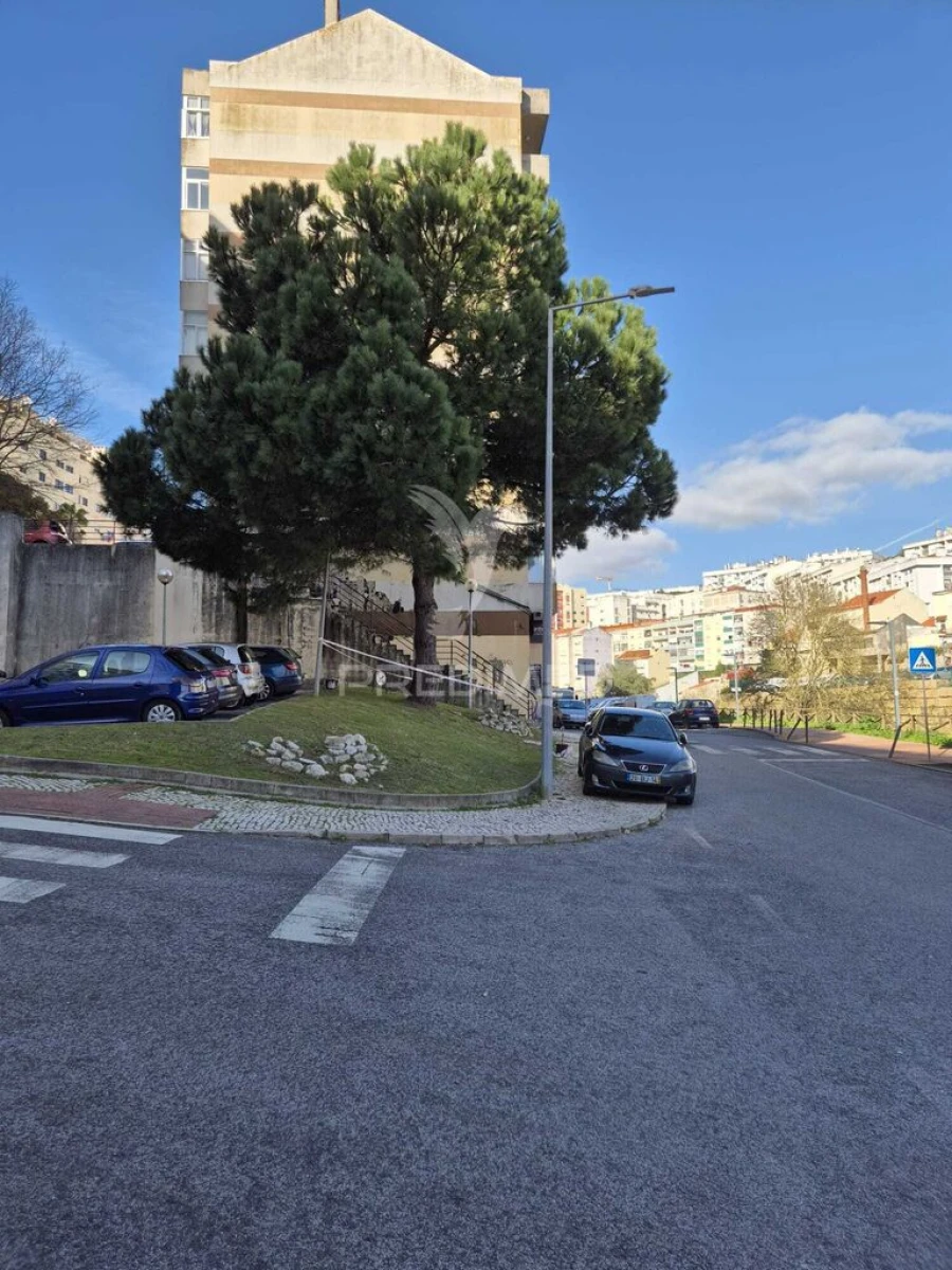 Loja para Venda em Massamá e Monte Abraão Foto 14