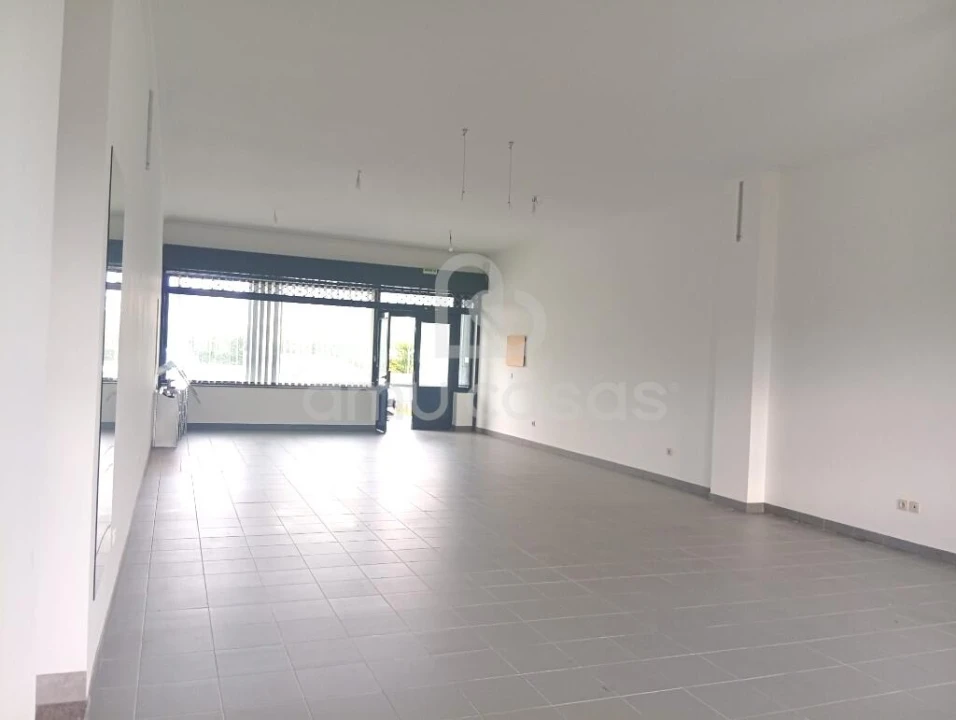 Loja para Venda em Nogueira do Cravo e Pindelo Foto 4