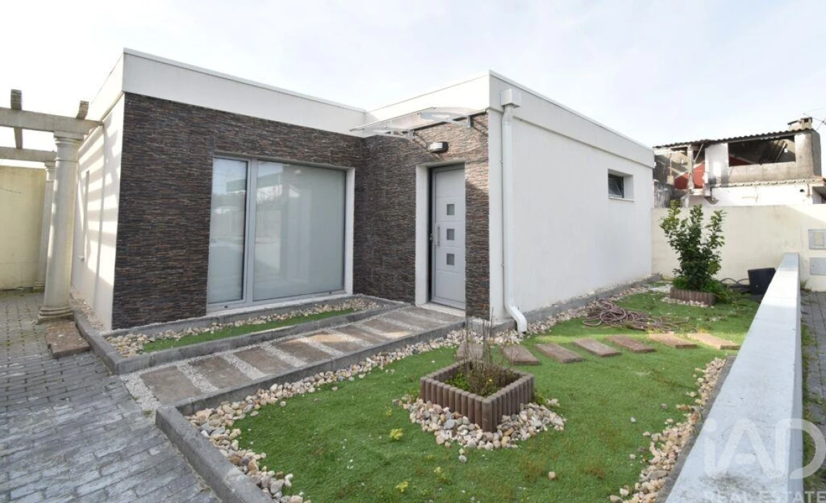 Moradia T2 para Venda em Vieira de Leiria Foto 1