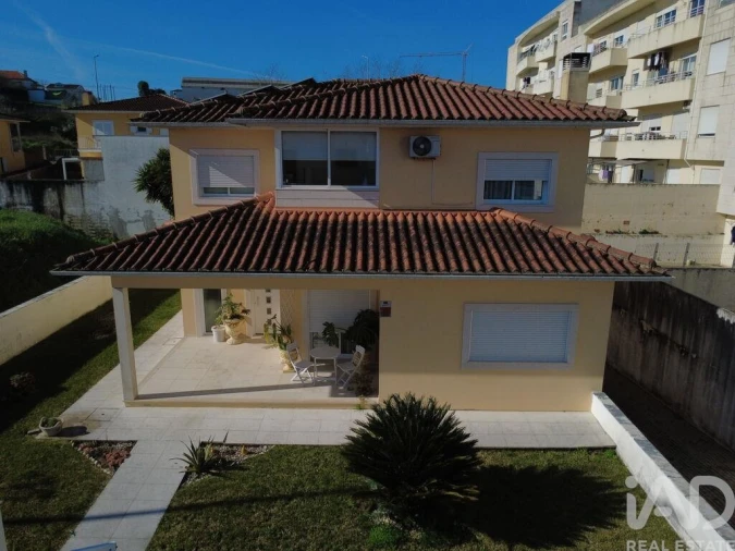 Moradia T4 para Venda em Poiares (Santo Andre) Foto 7