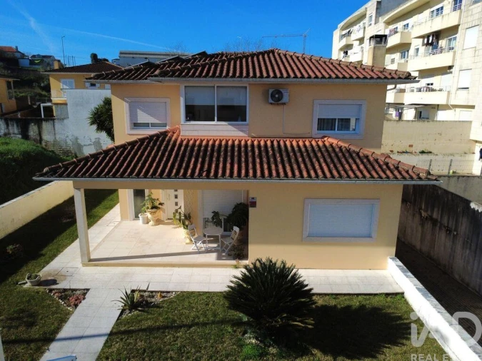 Moradia T4 para Venda em Poiares (Santo Andre) Foto 7