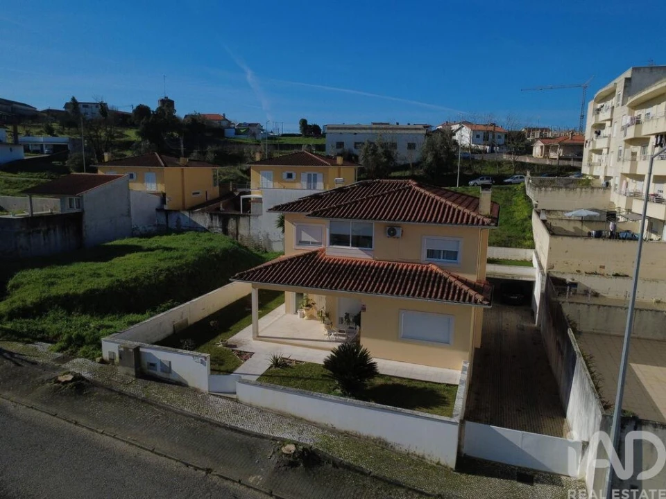 Moradia T4 para Venda em Poiares (Santo Andre) Foto 2