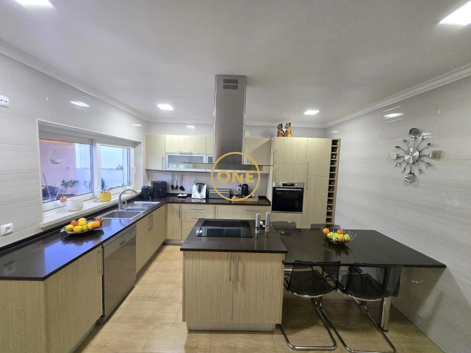 Moradia T4 para Venda em Salvaterra de Magos e Foros de Salvaterra Foto 1