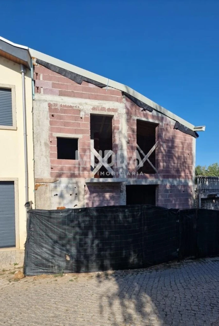 Moradia T1 para Venda em Podence e Santa Combinha Foto 5