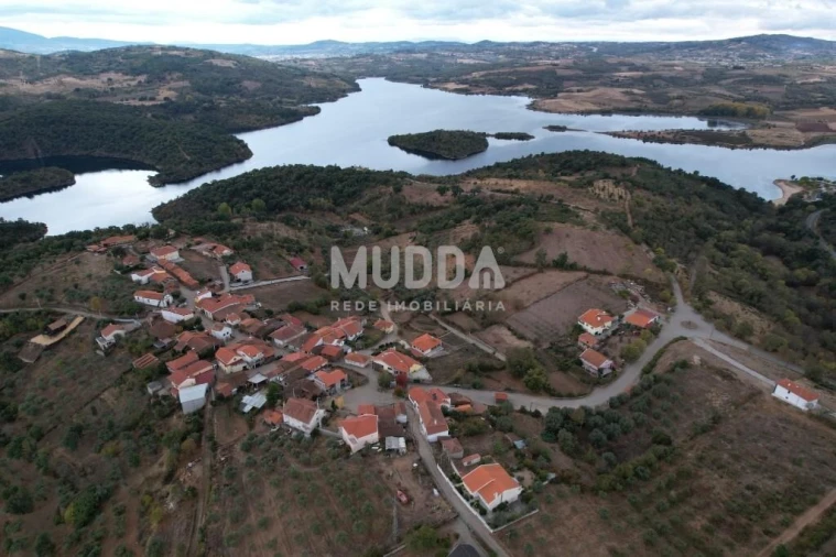 Moradia T1 para Venda em Podence e Santa Combinha Foto 16