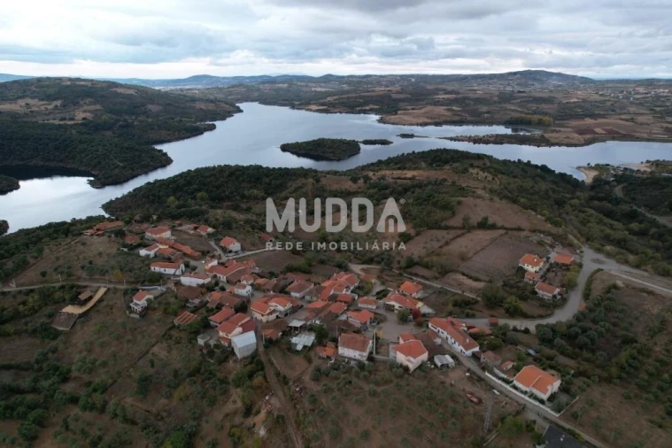 Moradia T1 para Venda em Podence e Santa Combinha Foto 9