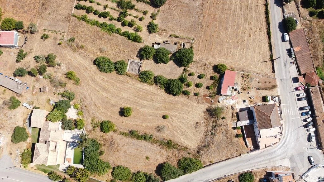 Terreno para Venda em Lagos (São Sebastião e Santa Maria) Foto 1