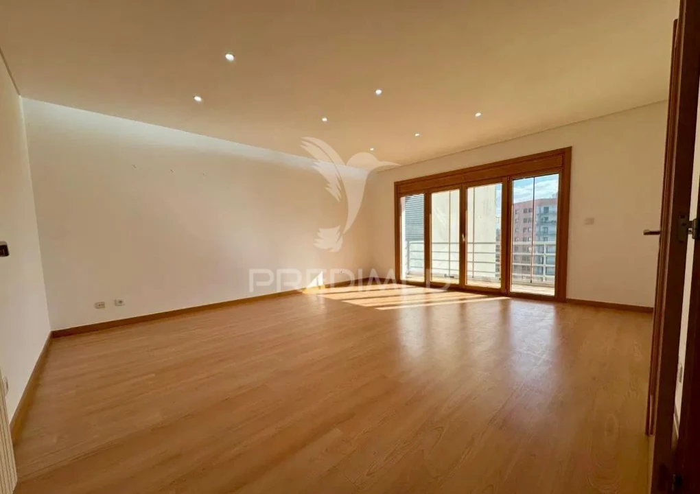 Apartamento T3 para Venda em Odivelas Foto 2