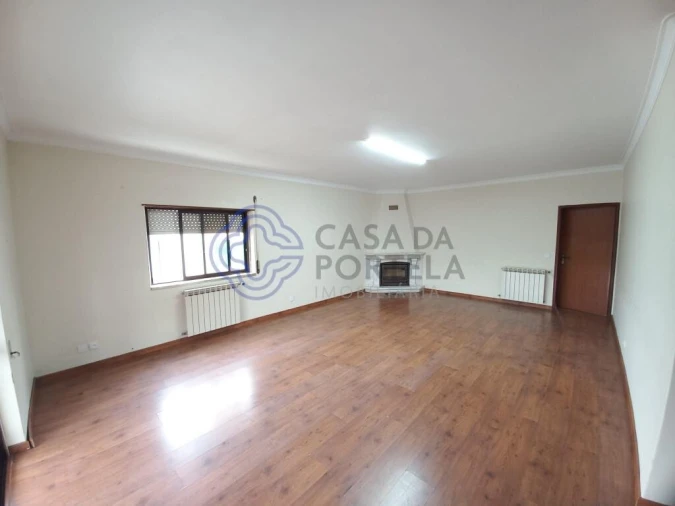 Moradia T4 para Venda em Serra e Junceira Foto 3