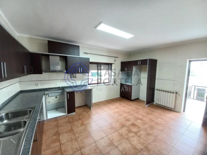 Moradia T4 para Venda em Serra e Junceira Foto 5