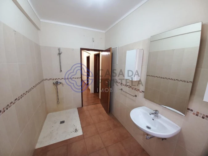 Moradia T4 para Venda em Serra e Junceira Foto 14