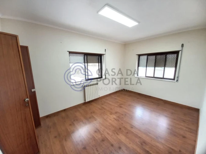 Moradia T4 para Venda em Serra e Junceira Foto 12