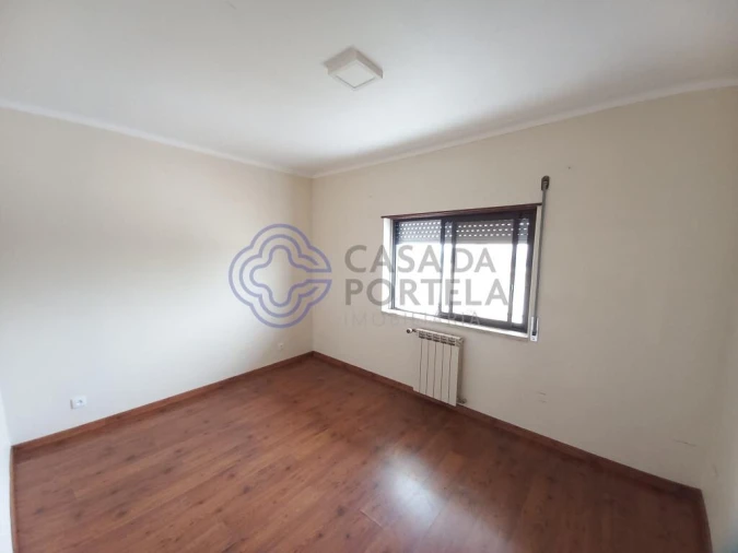 Moradia T4 para Venda em Serra e Junceira Foto 9