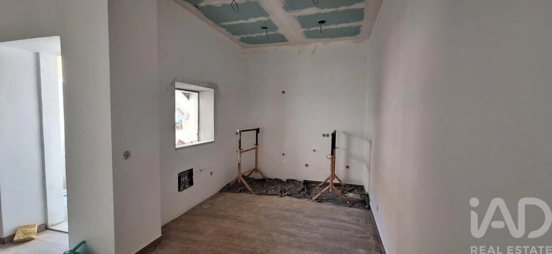 Moradia T1 para Venda em Santa Luzia Foto 5