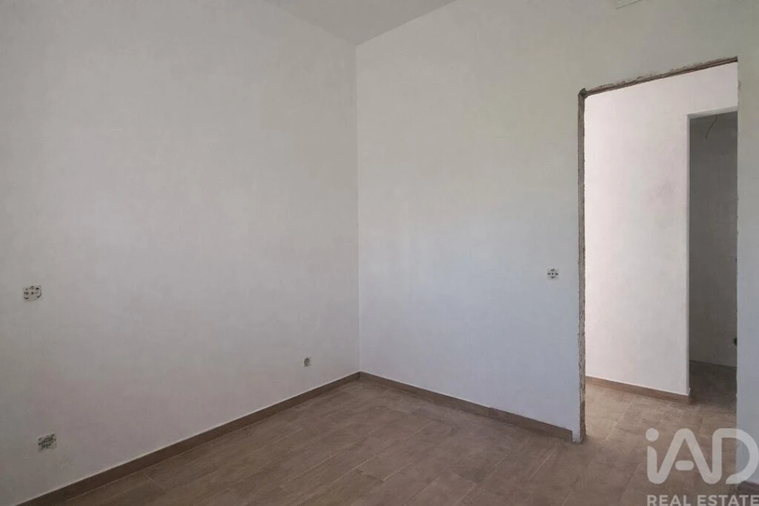 Moradia T1 para Venda em Santa Luzia Foto 2