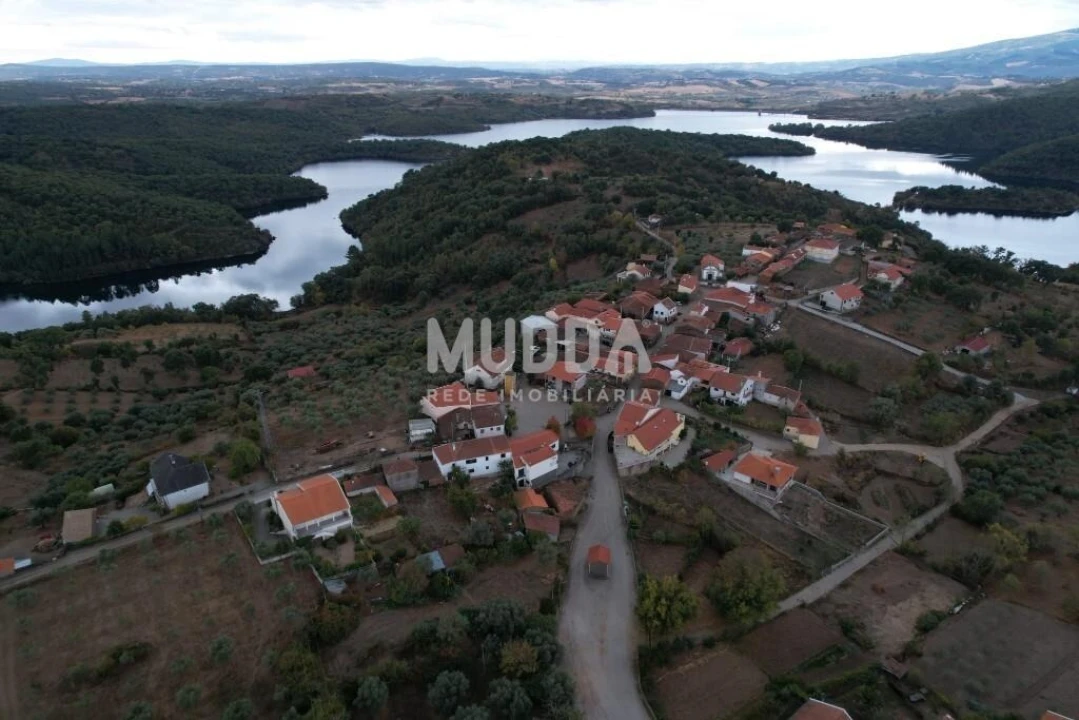 Moradia T1 para Venda em Podence e Santa Combinha Foto 12