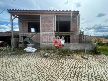 Moradia T1 para Venda em Podence e Santa Combinha