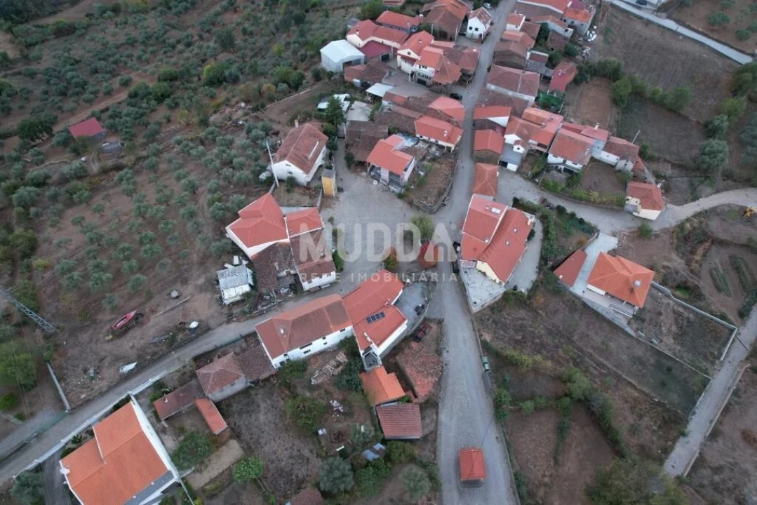 Moradia T1 para Venda em Podence e Santa Combinha Foto 9