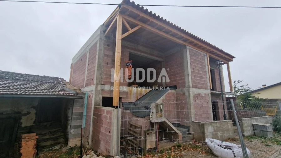 Moradia T1 para Venda em Podence e Santa Combinha Foto 3