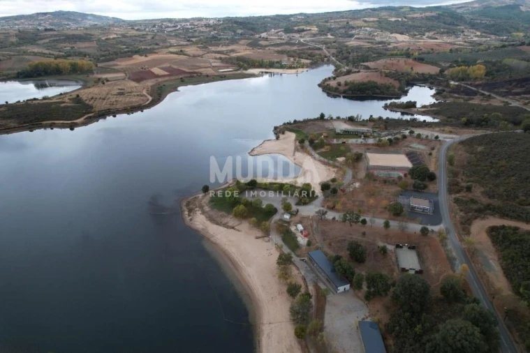 Moradia T1 para Venda em Podence e Santa Combinha Foto 13